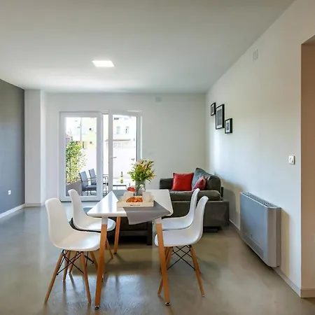 In Mit Privater Terrasse Apartment Pula